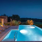 Modern Lukas With Pool In Vizinada