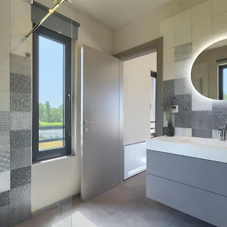Modern Lukas With Pool In Vizinada Villa