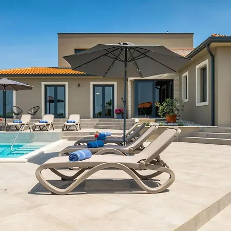 Modern Lukas With Pool In Vizinada Villa *