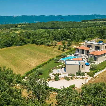 Modern Lukas With Pool In Vizinada Villa