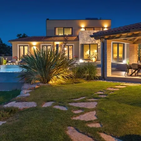 Modern Lukas With Pool In Vizinada Villa *