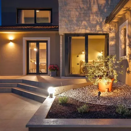 Modern Lukas With Pool In Vizinada Villa
