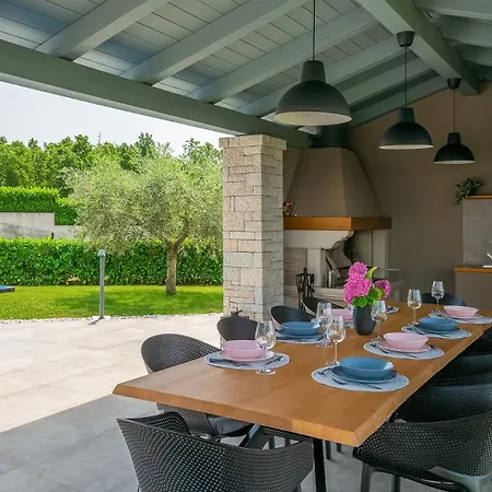 Villa Modern Lukas With Pool In Vizinada