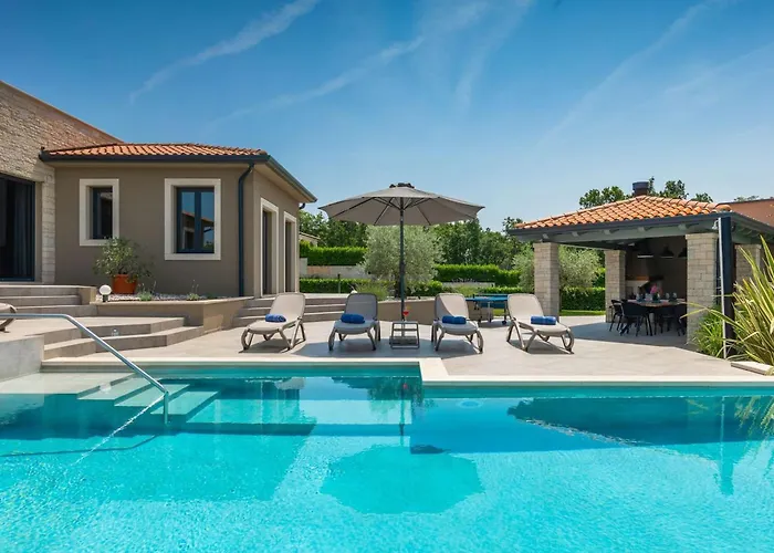 Modern Lukas With Pool In Vizinada