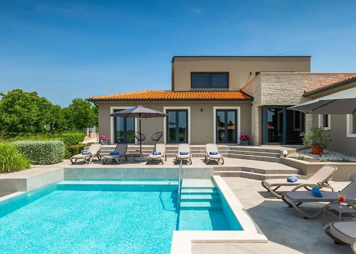 Modern Lukas With Pool In Vizinada *