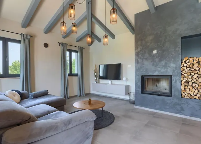 Modern Lukas With Pool In Vizinada