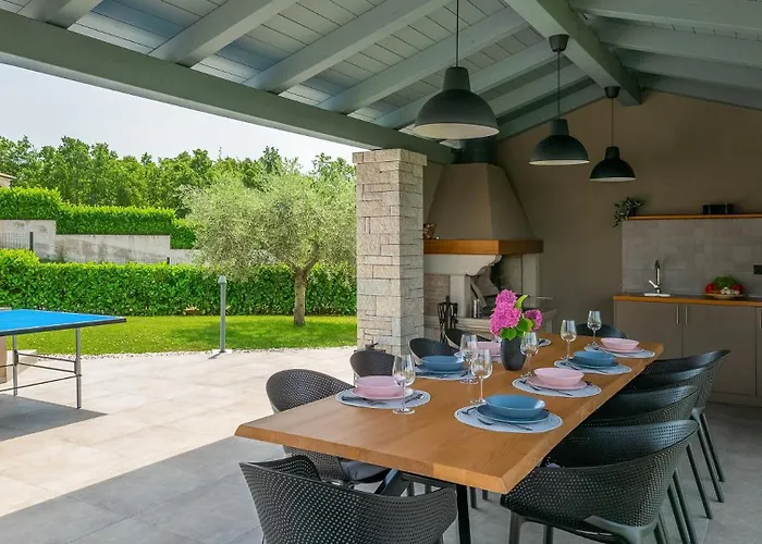 Villa Modern Lukas With Pool In Vizinada