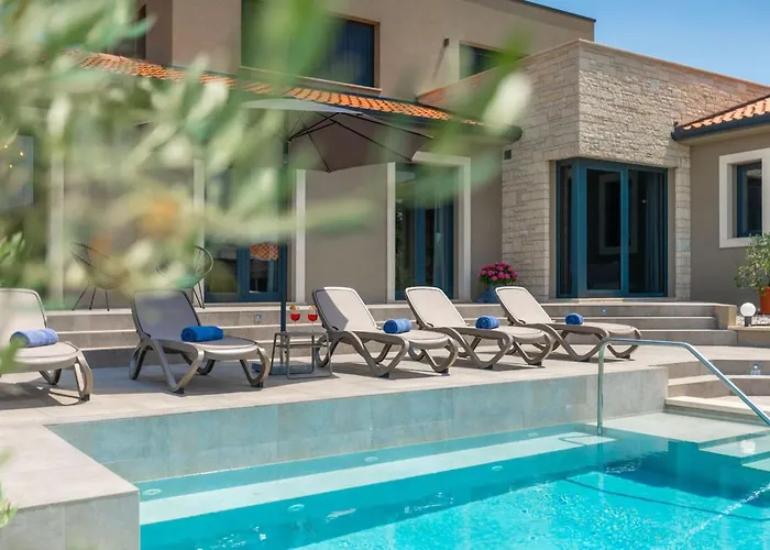 Modern Lukas With Pool In Vizinada *