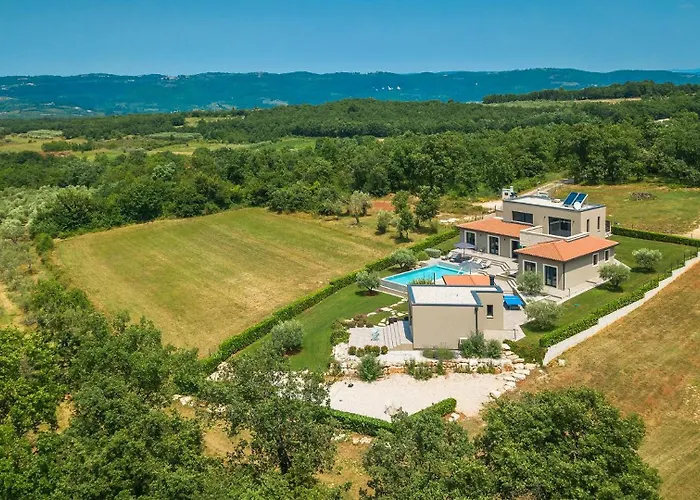 Modern Lukas With Pool In Vizinada Villa
