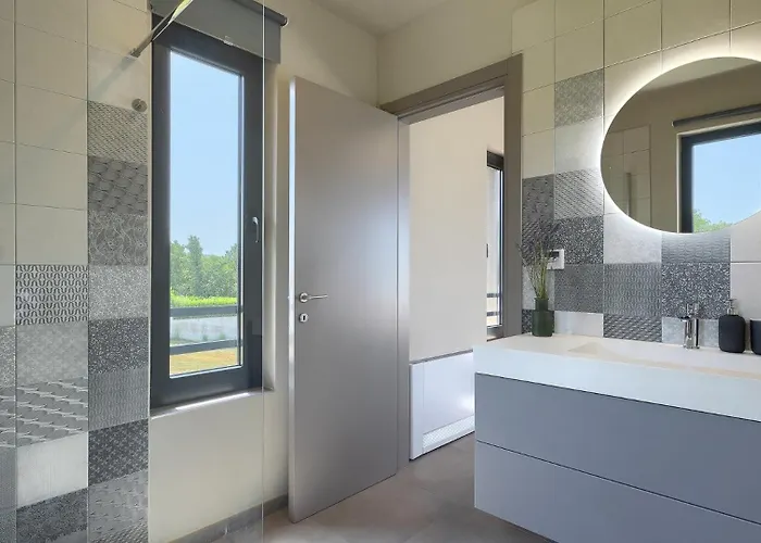 Modern Lukas With Pool In Vizinada Villa